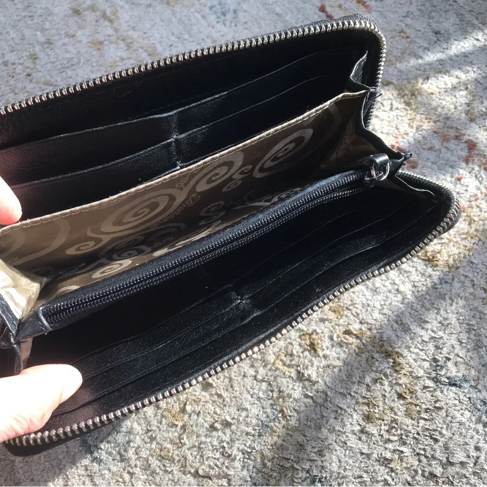 Brighton wallet. Black . 10 slots for cards - Picture 5 of 8